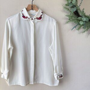 Vintage Koret White Floral Embroidered Collar Button Down Blouse